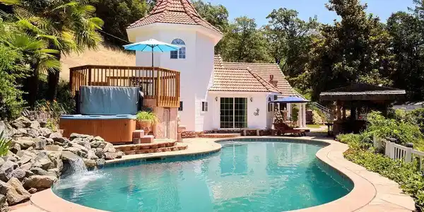 19400 Scenic Drive