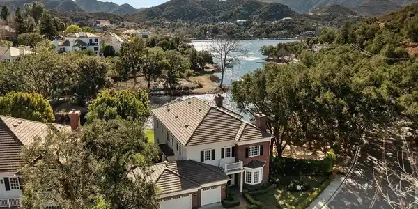 196 Lake Sherwood Drive
