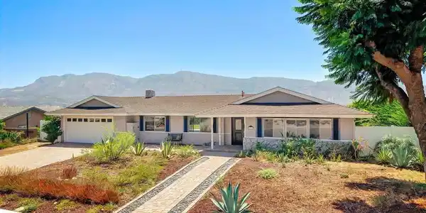 438 E View Drive