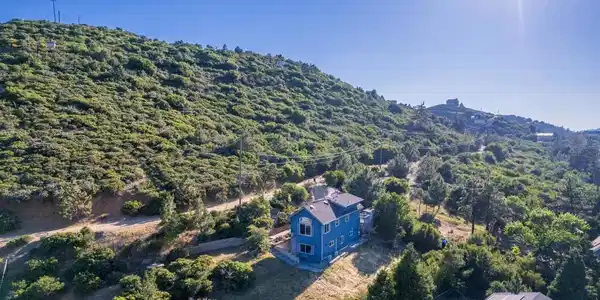 555 Manzanita Dr