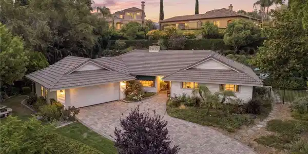 1179 Lyndhurst