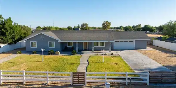10031 E Avenue R10