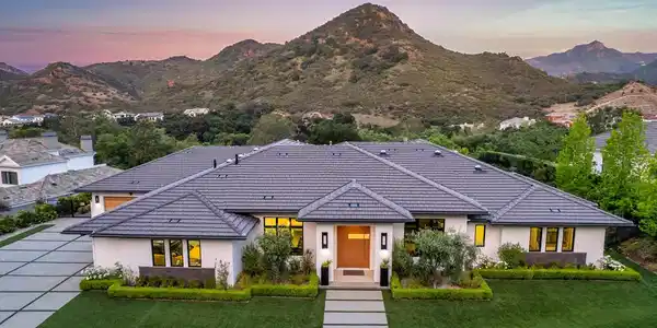 2786 Queens Garden Drive