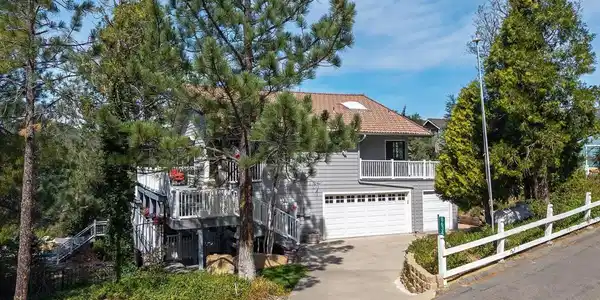 8634 Ponderosa Ln