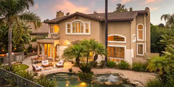 2767 Avenida De Autlan