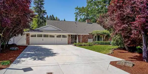24 Ray Ct