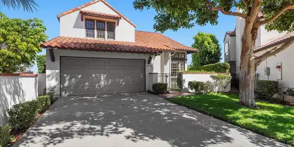 12022 Versailles Ct