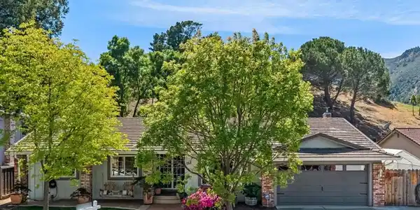 152 Regency Dr