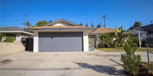 3040 La Puente