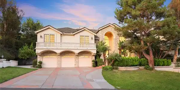 2832 Oak Knoll Drive