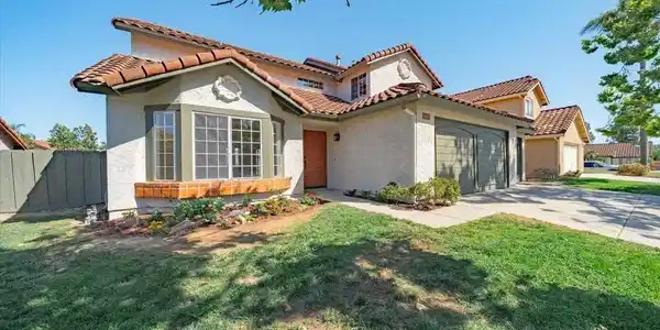 1726 Las Palmas Ln