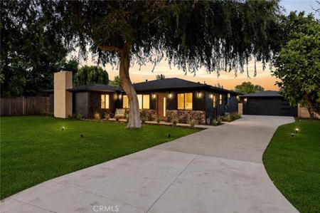 210 N Lomita