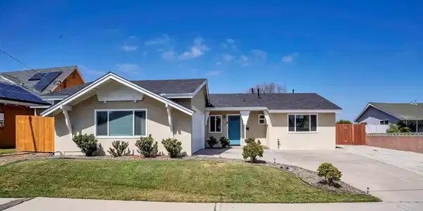 368 Los Reyes DR