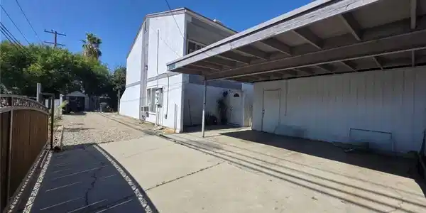 1098 W 9th