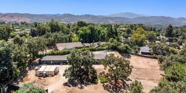 1250 La Peresa Drive