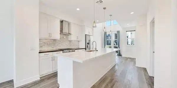 1658 Topanga