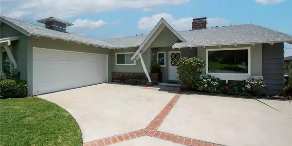 348 E Hillcrest Blvd.