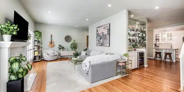 4444 Moorpark Way