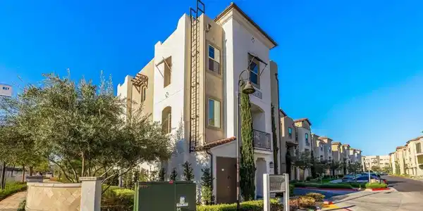 327 Lagoon Way