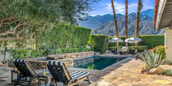 1552 E Twin Palms Drive