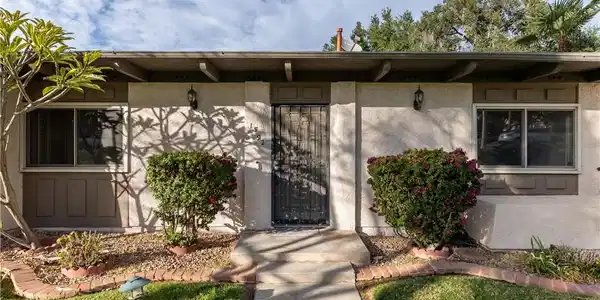 1592 Christopher Ln