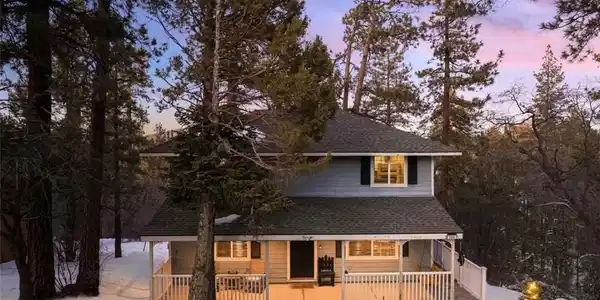 550 Villa Grove Avenue