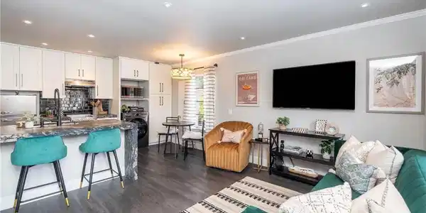 23325 La Crescenta