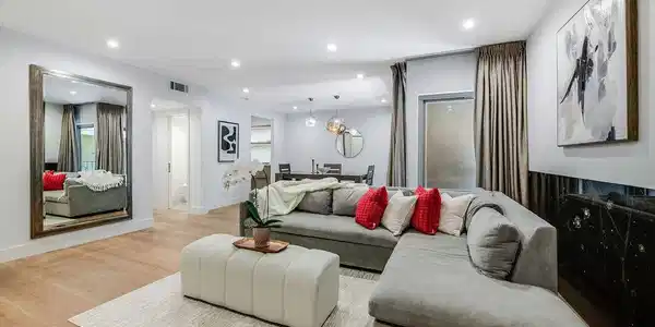 439 N Doheny Drive