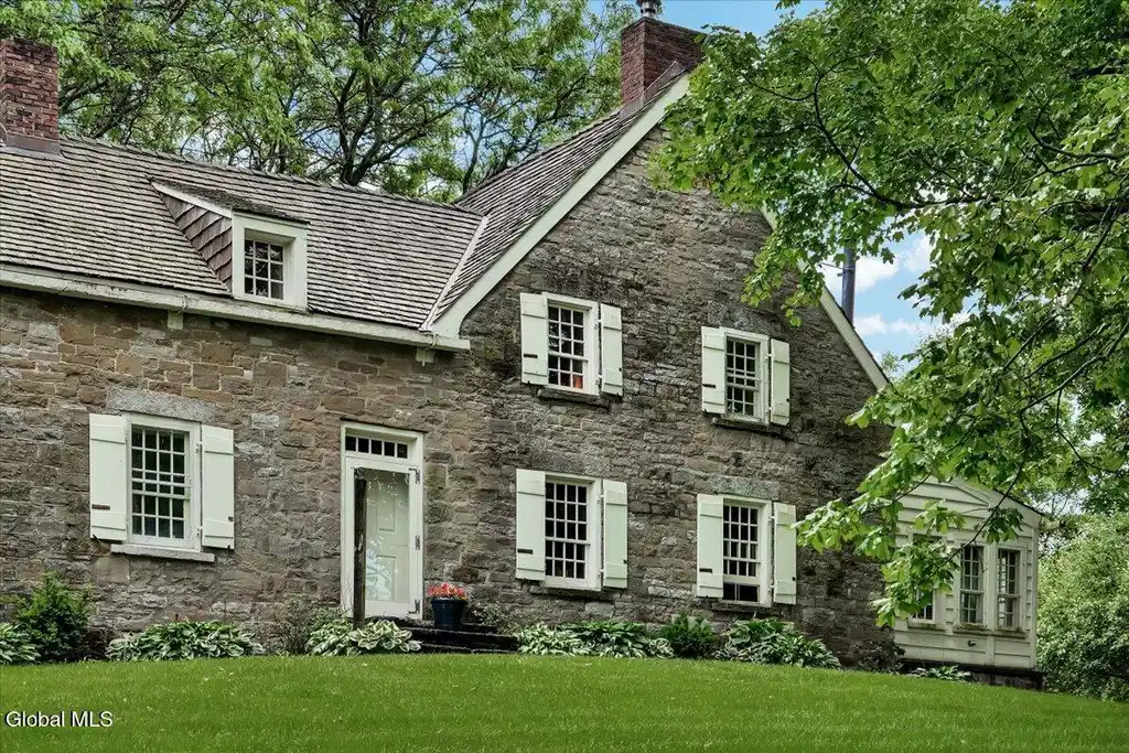 Image 1: English Cottage