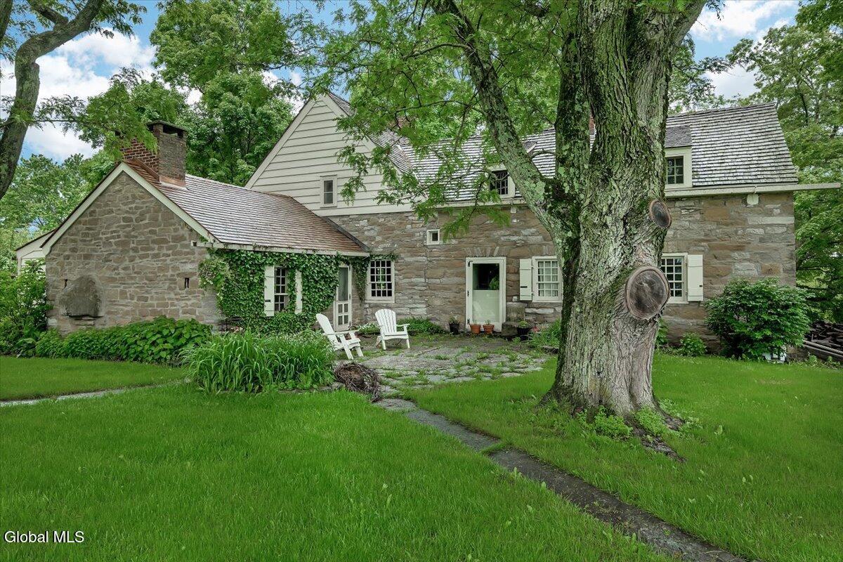 Image 3: English Cottage