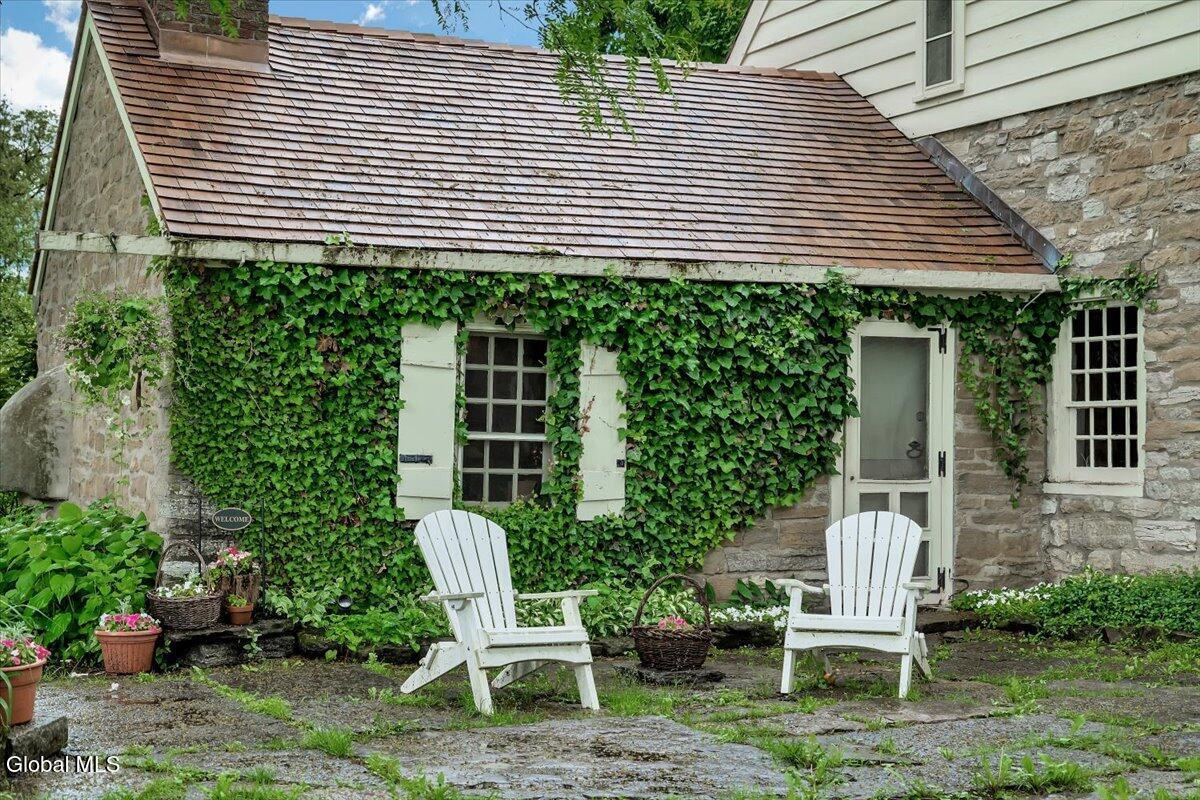 Image 4: English Cottage