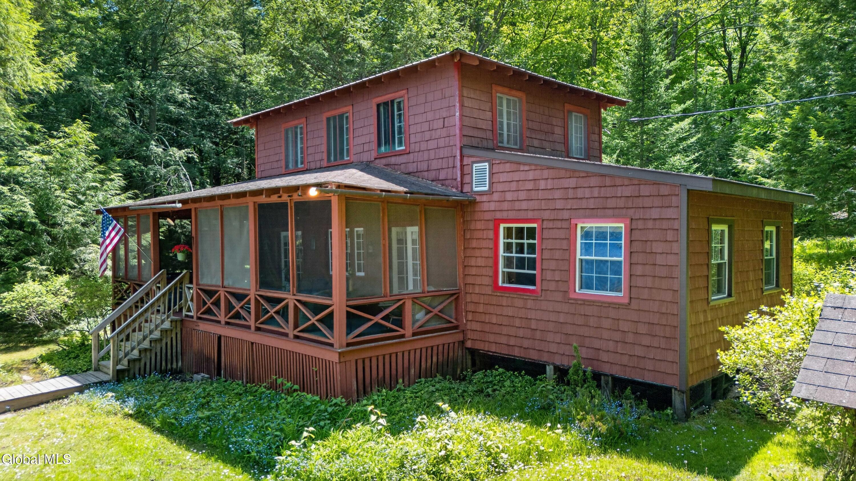 Image 2: Side Yard View