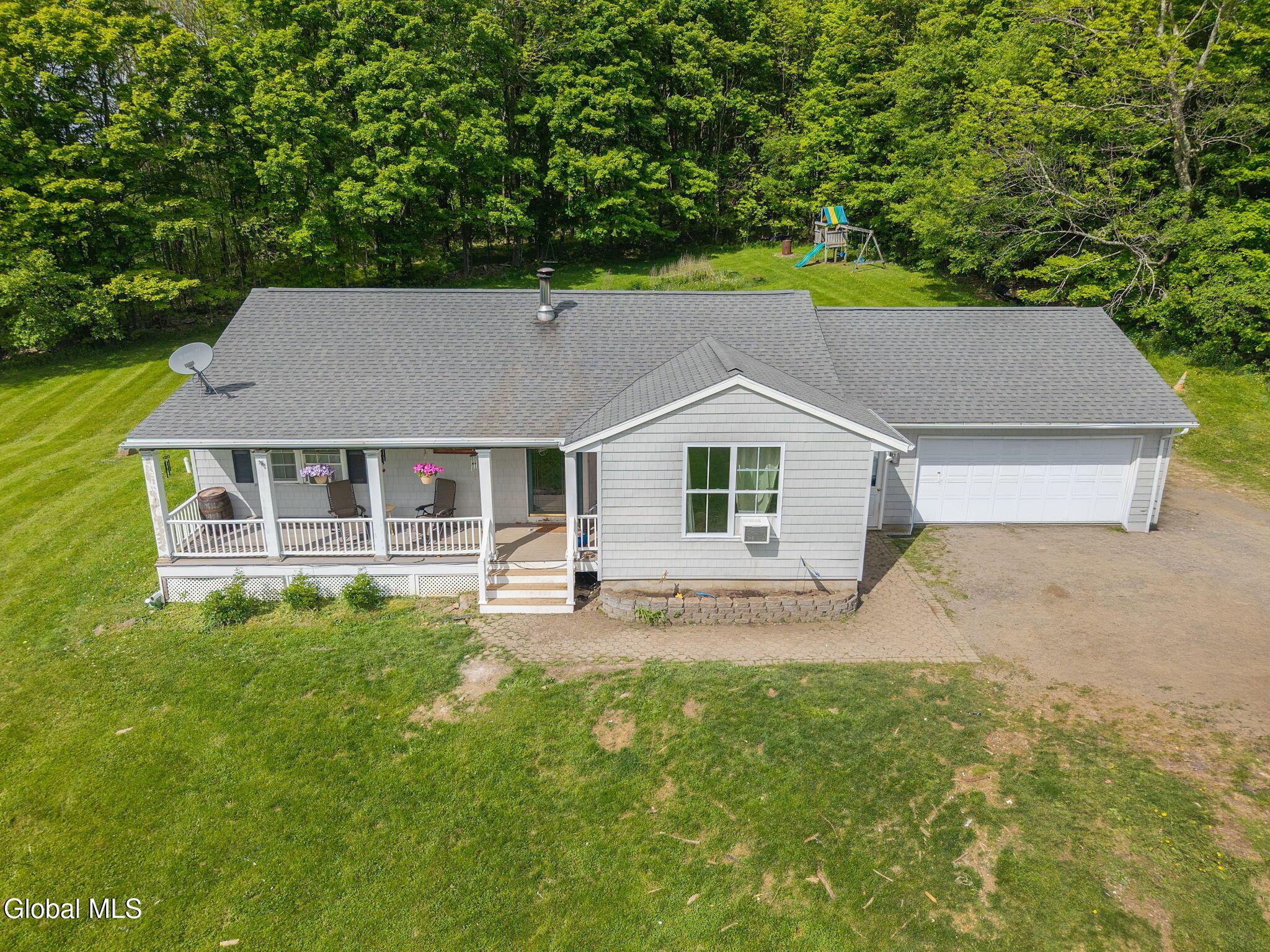 Image 2: 4-121BuckHillRd_04