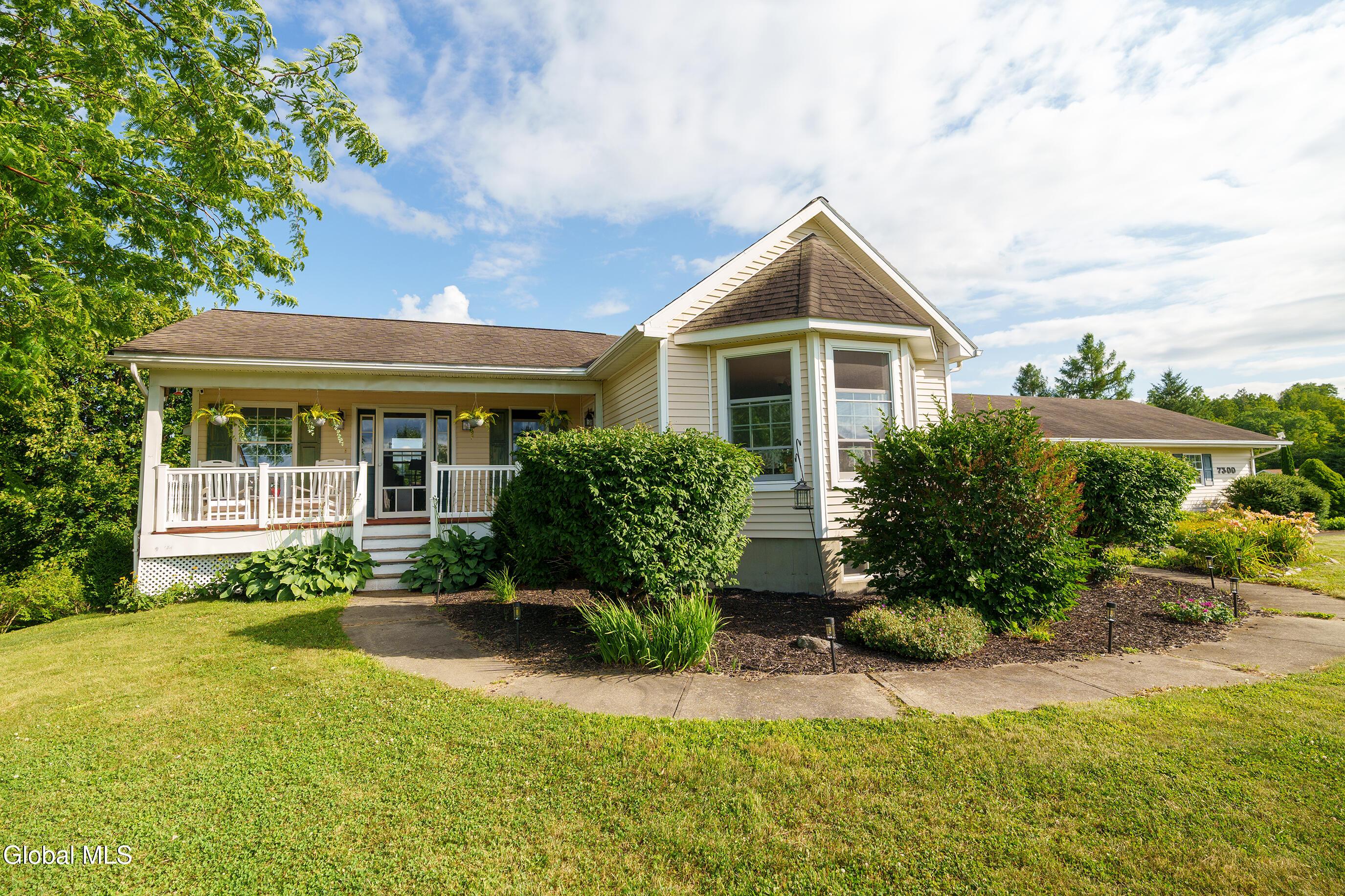 Image 1: 159-7300-NY40-Fort-Ann-NY-12827