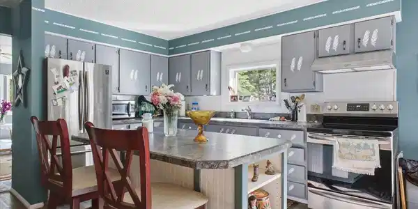 Image 3: Kitchen