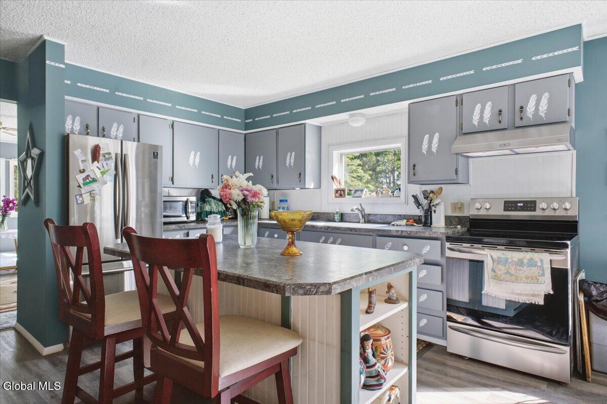 Image 3: Kitchen