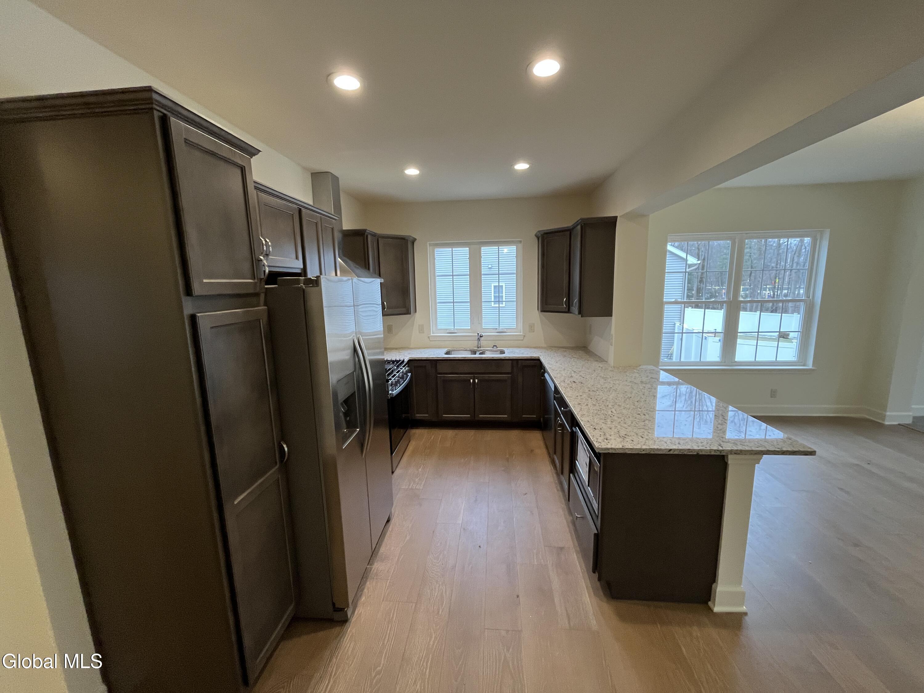 Image 4: Kitchen