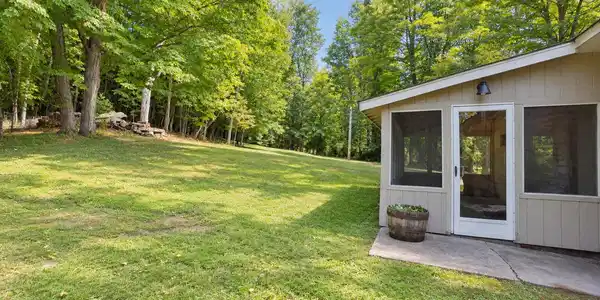 Image 2: Incredible back lawn - over 4 acres!