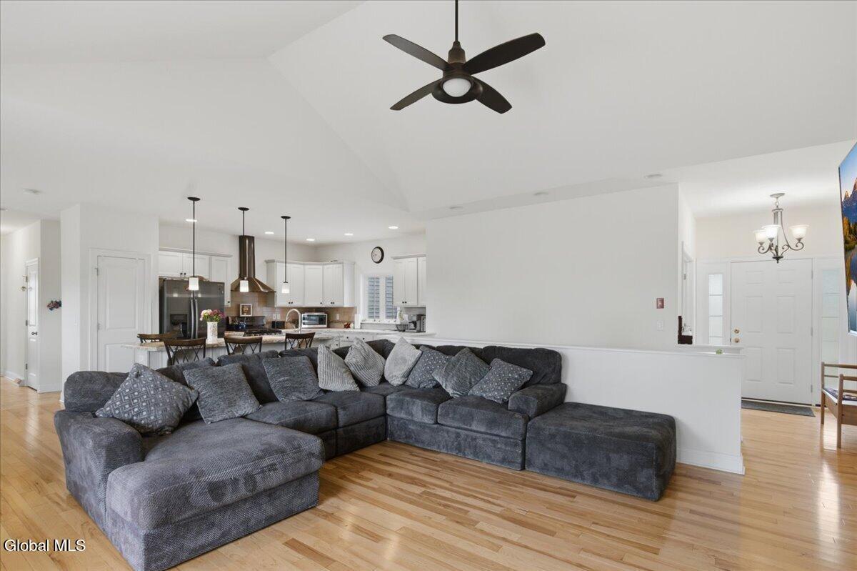Image 4: Living Room - Kitchen