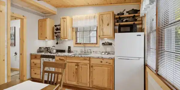 Image 3: Kitchen