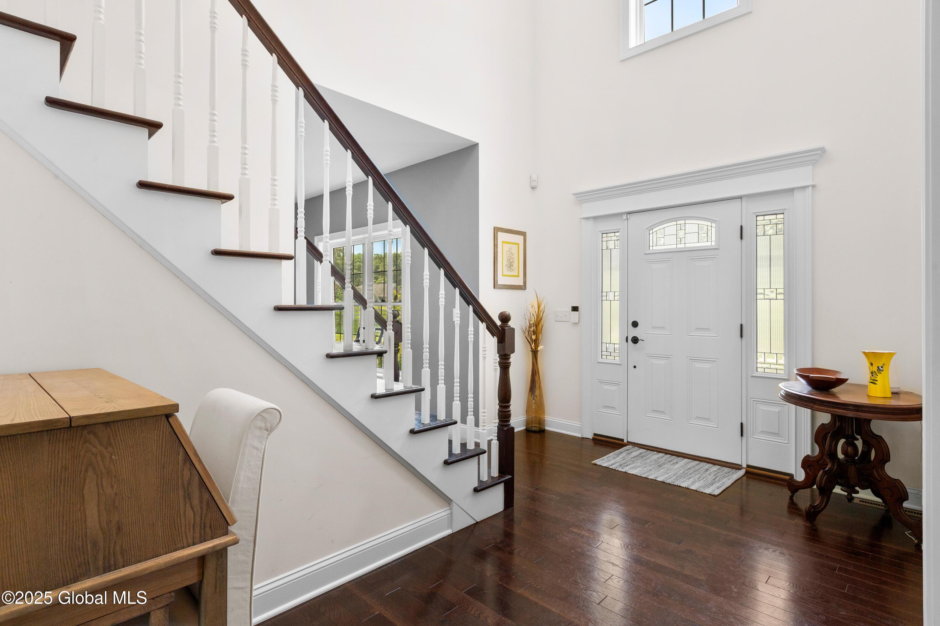 Image 3: Foyer