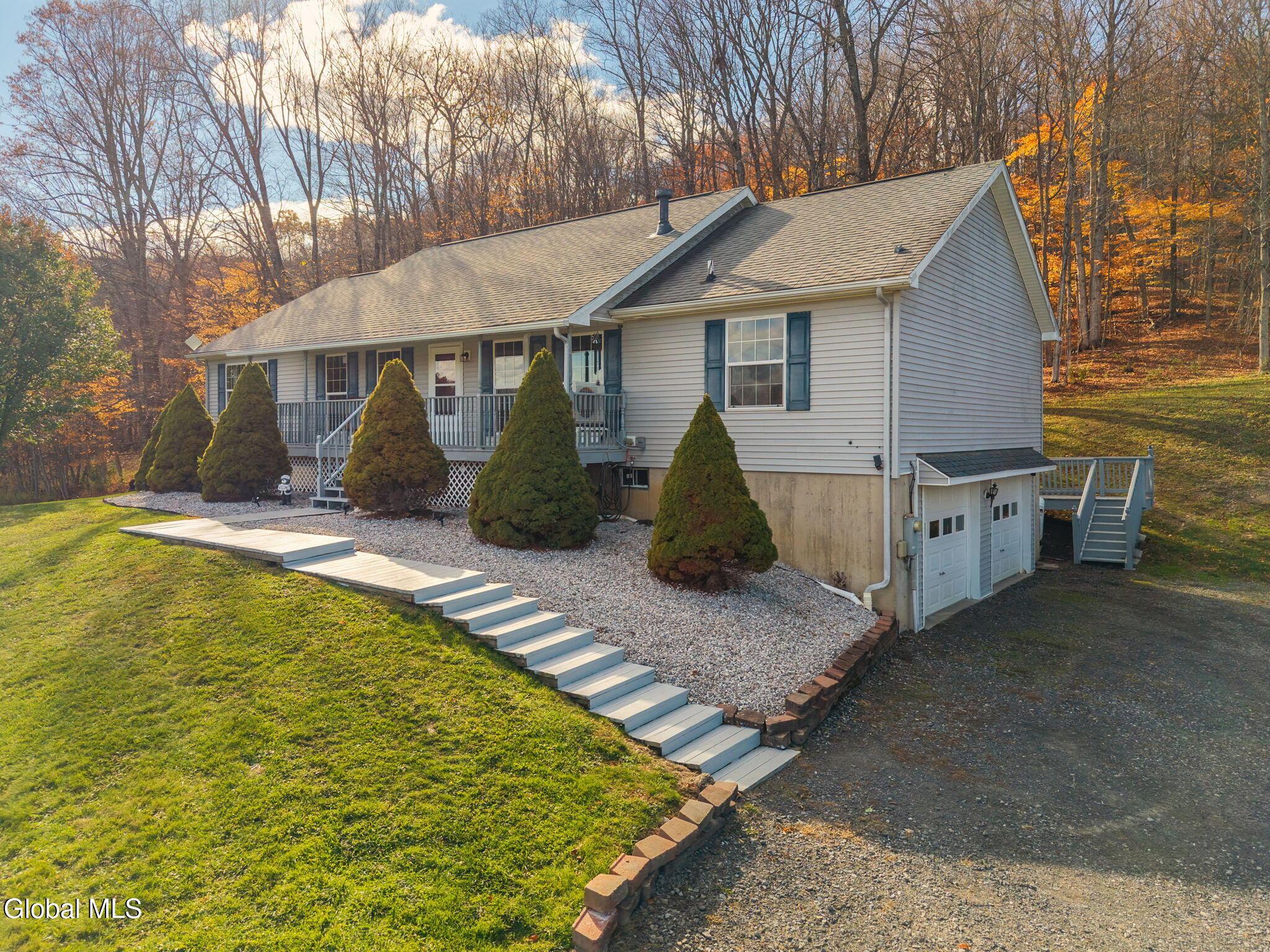 Image 4: 3-1067RavineRd_03