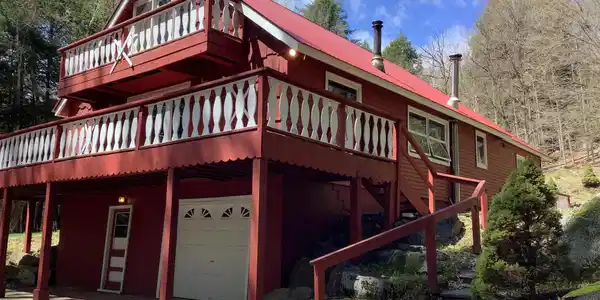 Image 3: Garage