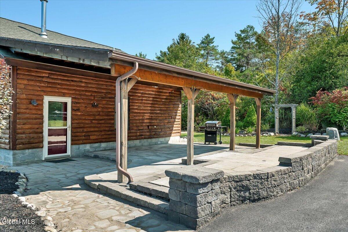 Image 2: 47-P1560798