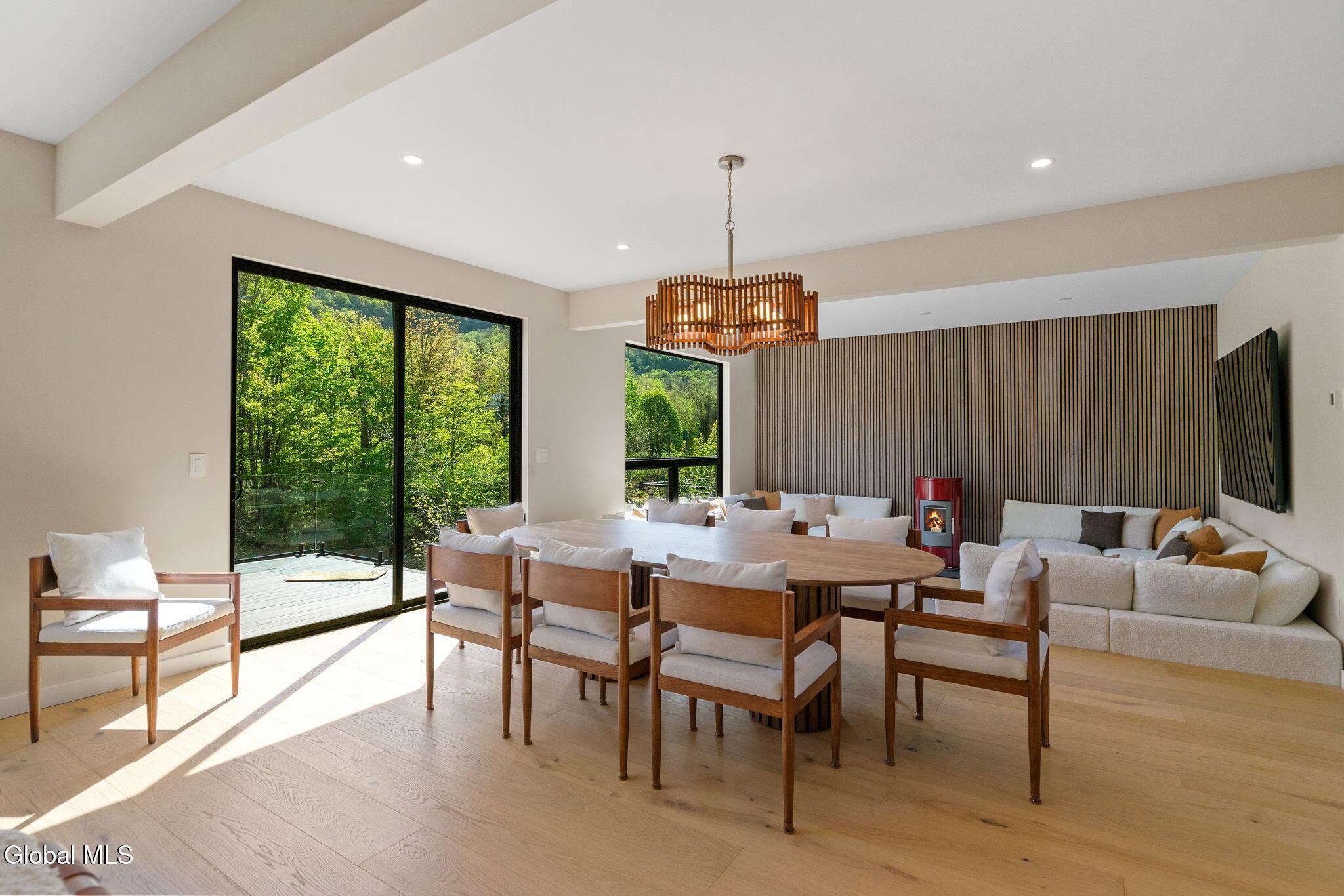 Image 4: 17-web-or-mls-main-st