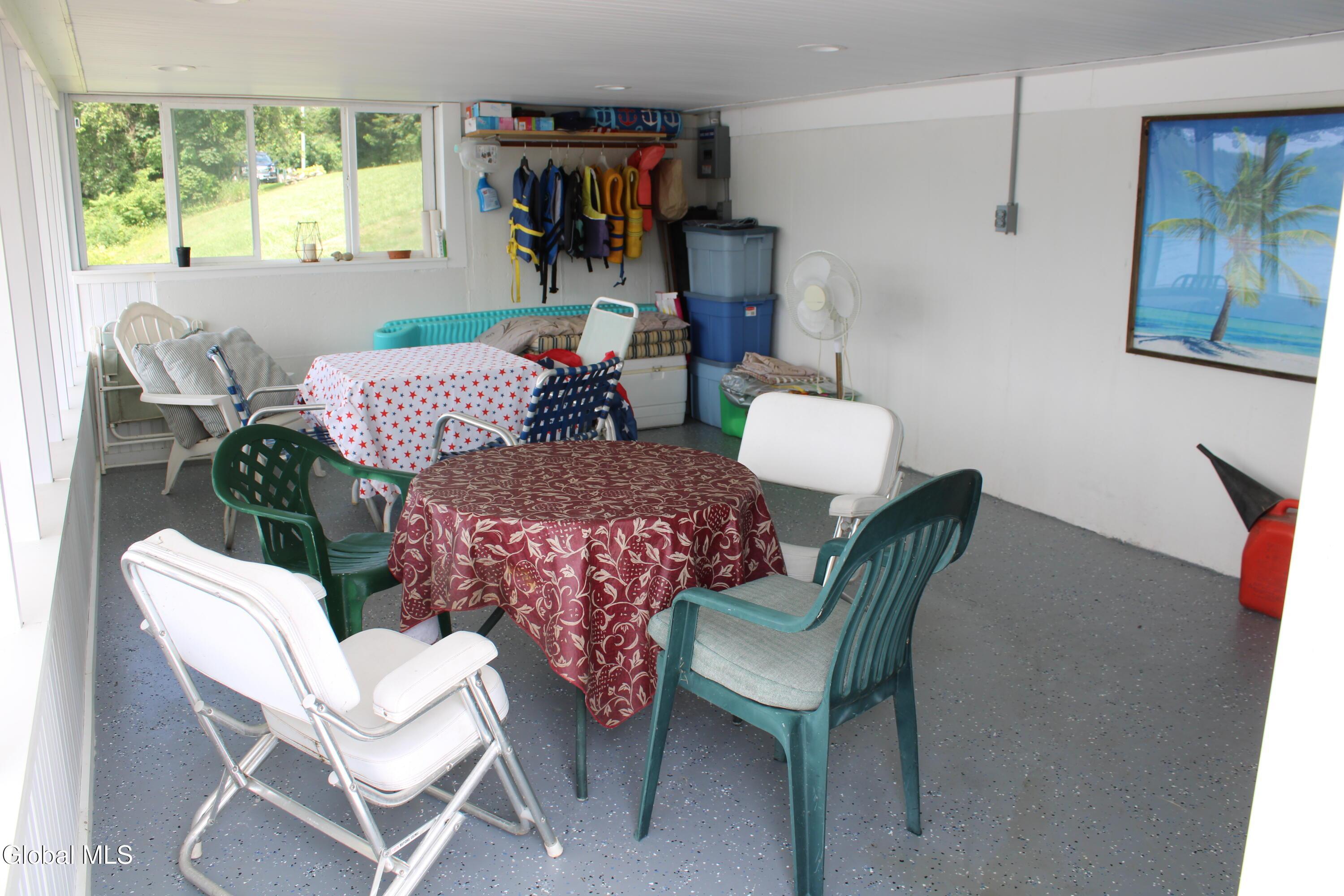 Image 4: 4