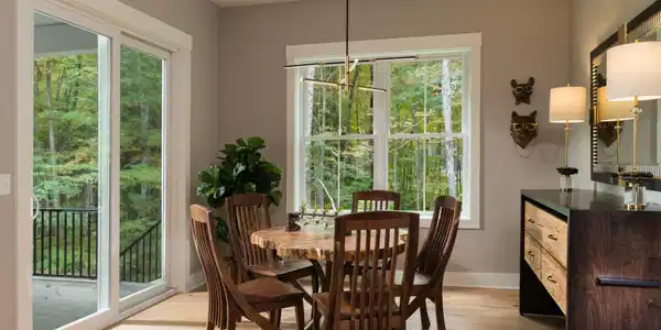 Image 4: dining area