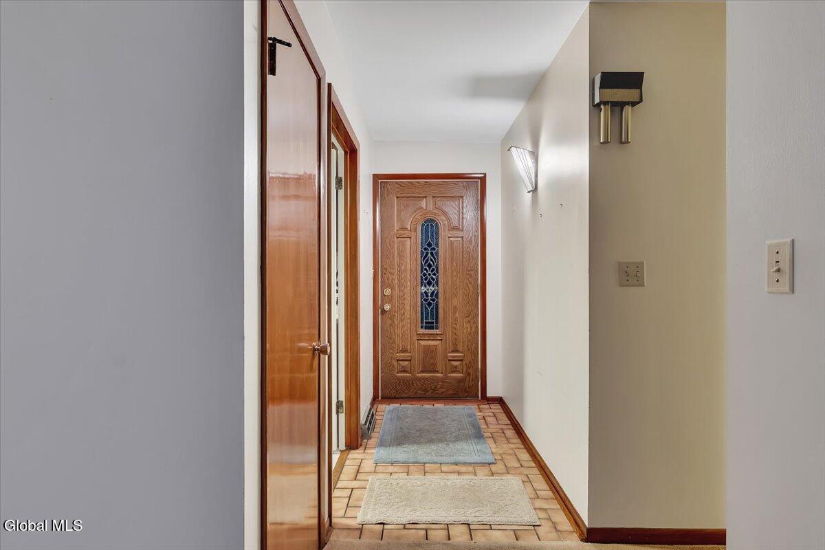 Image 4: 02-P1684371