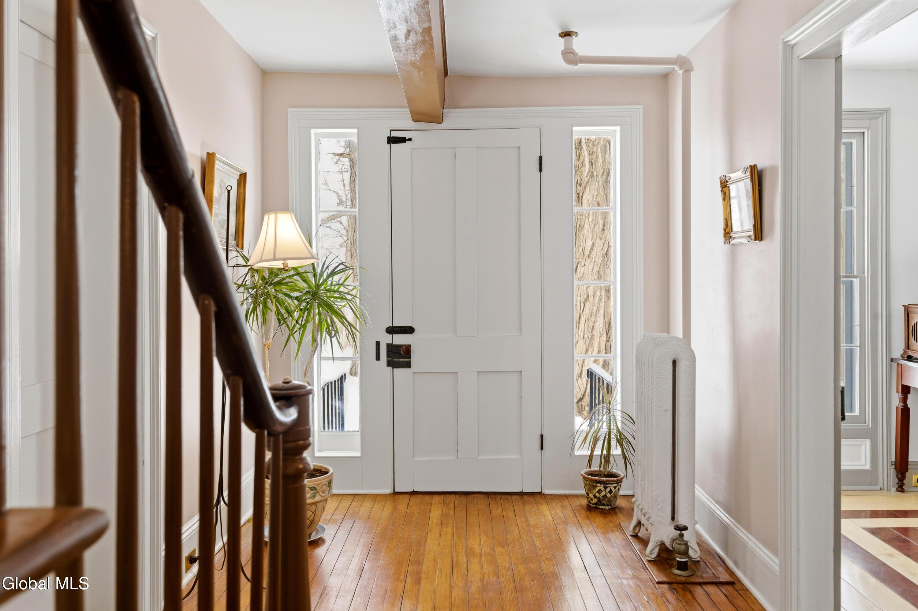 Image 3: Foyer(1)