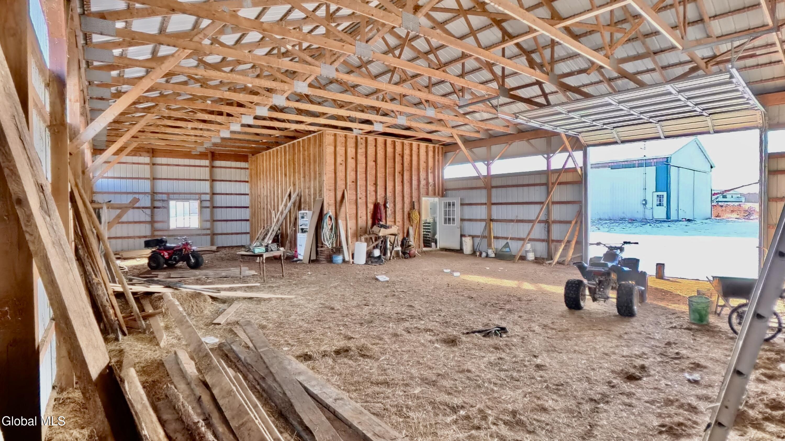 Image 4: Attached Barn